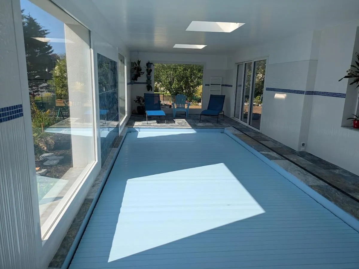 Beach At 300 M, Swimming Pool 29 Celsuis, 5 Bedrooms, 4 Bathrooms, Quiet Bénodet