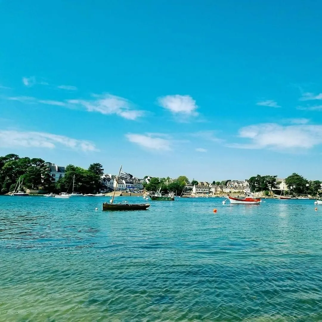 Beach At 300 M, Swimming Pool 29 Celsuis, 5 Bedrooms, 4 Bathrooms, Quiet Bénodet Francja